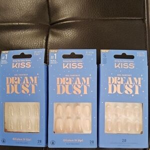 KISS Gel Fantasy Dream Dust Nails - Blue and W